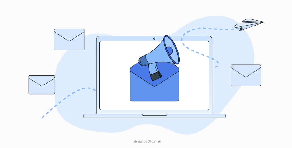 Illustrazione stilizzata di una campagna email: una busta con megafono appare su uno schermo di laptop, mentre attorno volano buste di posta ed un aeroplanino di carta, a rappresentare il concetto di comunicazione digitale sicura ed efficace